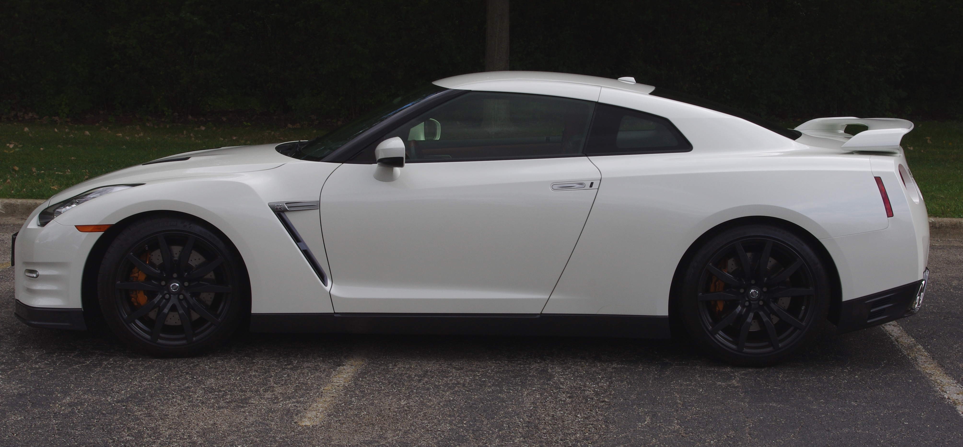 GT-R drivers side view
