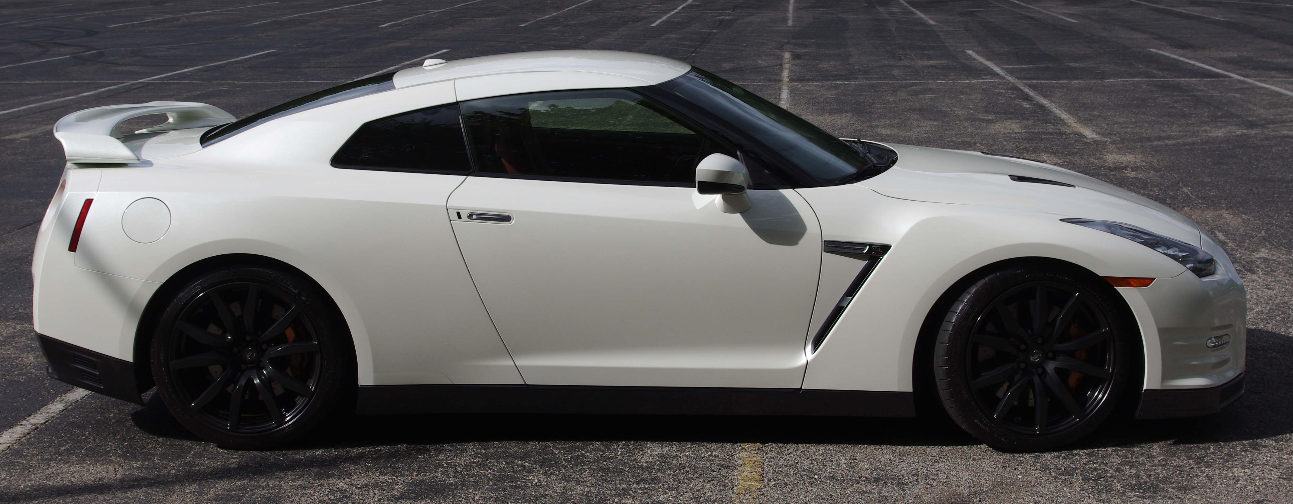 GT-R passenger side view